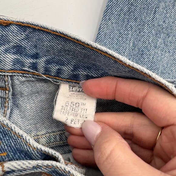 Vintage Levi's 550 Relaxed Fit Tapered Leg Jeans - Size 2 Petite - Picture 9 of 15